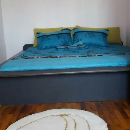 アパート Apartament Ana